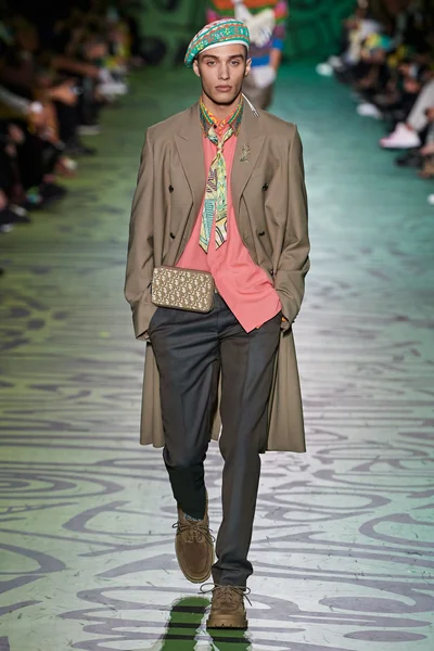 Look 4